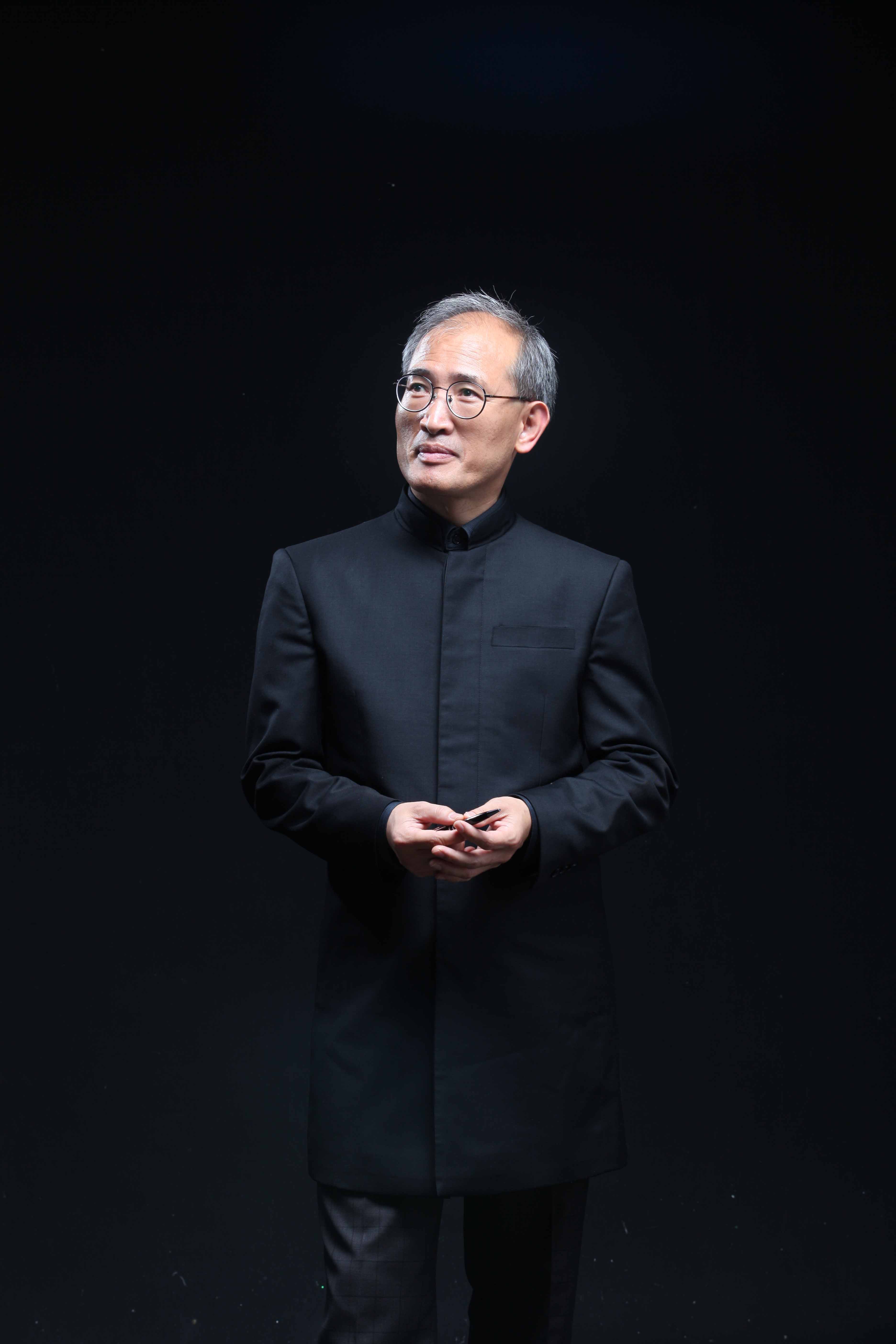 НО Тэ Чол - художественный руководитель и главный дирижер оркестра «Пьонг-Тэк филармония»